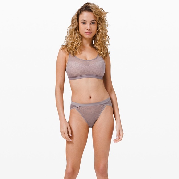 ❤️SALE ❤️ Lululemon Shadow Mesh Bra Leaf - Picture 3 of 5